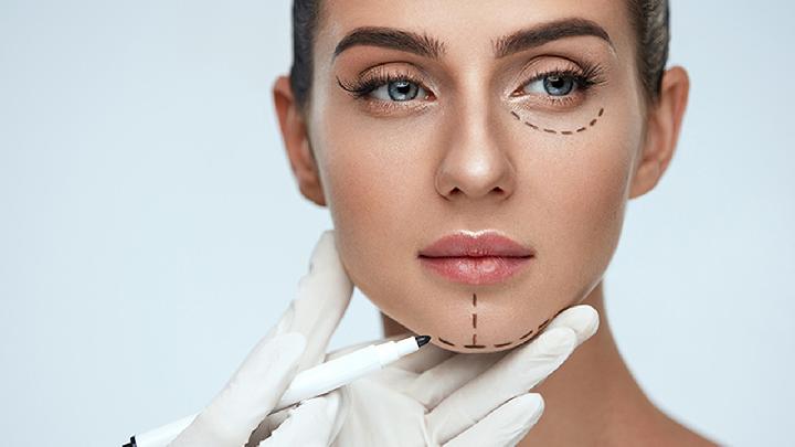 臉又癢又糙,毛孔大得能“插秧”?別只怪出油,這些護理法幫你救臉-愛護膚